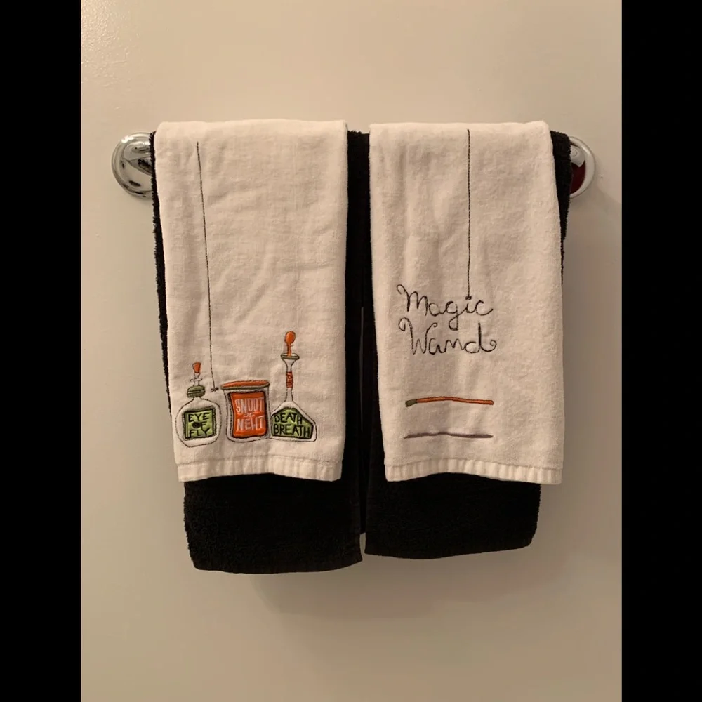 8 Piece Halloween Bath Towel Set EUC